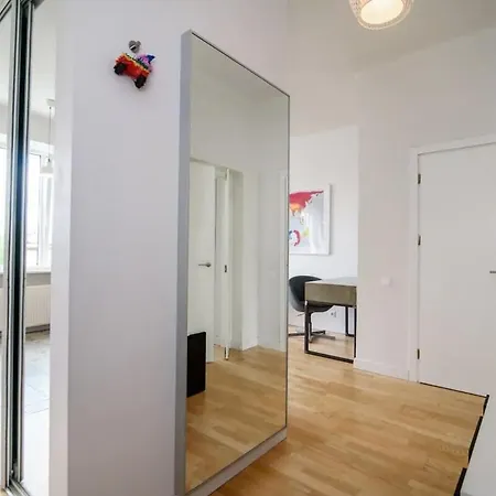 Charming Flat With Great Location By Urban Rent