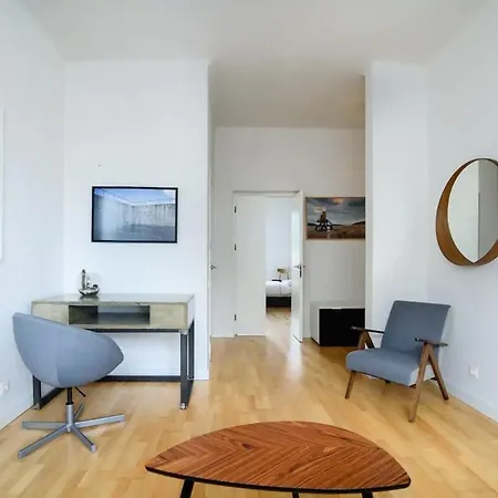Charming Flat With Great Location By Urban Rent