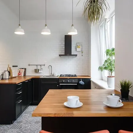 Charming Flat With Great Location By Urban Rent Apartment