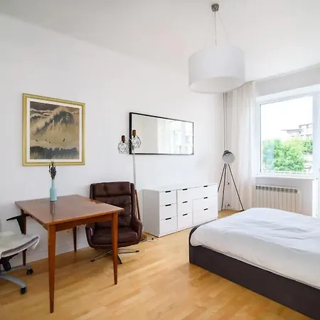 Charming Flat With Great Location By Urban Rent