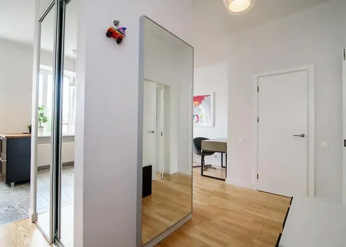 Charming Flat With Great Location By Urban Rent