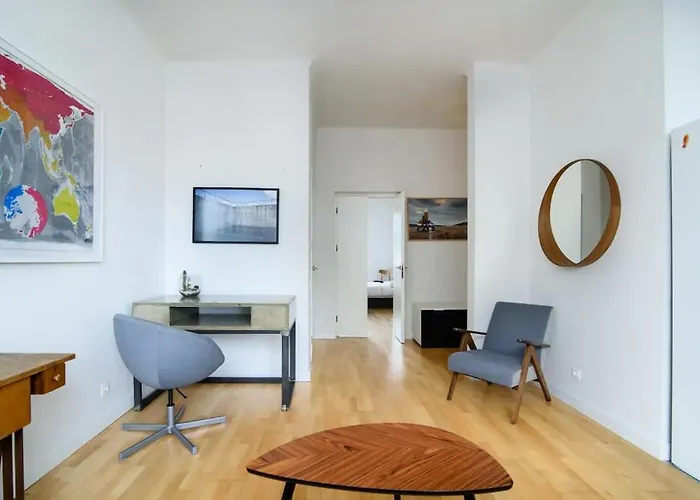 Charming Flat With Great Location By Urban Rent