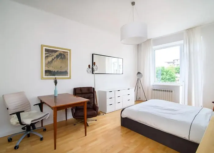 Charming Flat With Great Location By Urban Rent